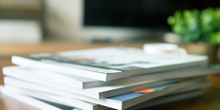 Foto. Stapel Zeitschriften.